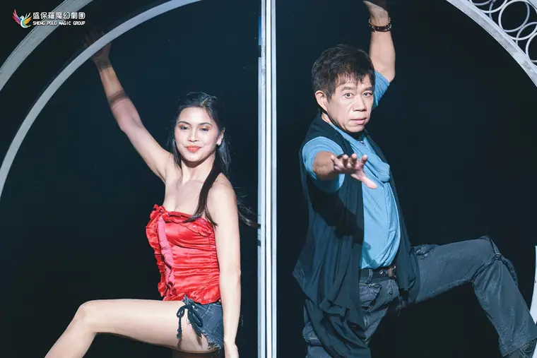 臺北表演藝術中心 球劇場《全明星魔術秀》 演出劇照:空中環雙人組亮相定格