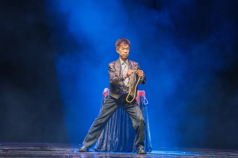 新竹市文化局演藝廳《全明星魔術秀》 演出劇照:同位魔術師繩索魔術