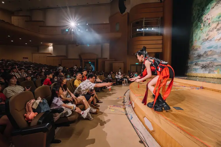 新竹市文化局演藝廳《全明星魔術秀》 演出劇照:演藝廳觀眾席由舞台側拍