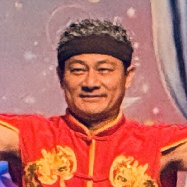 盛保羅魔幻劇團演出團員魔神喬治,在 2026 彰化縣員林演藝廳《魔幻嘉年華》演出