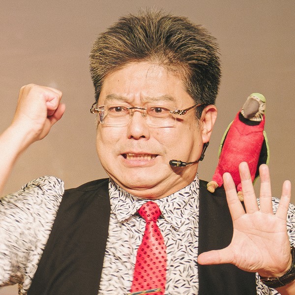 盛保羅魔幻劇團演出團員喬克叔叔,在 2025 臺南市新化演藝廳《魔幻嘉年華》演出