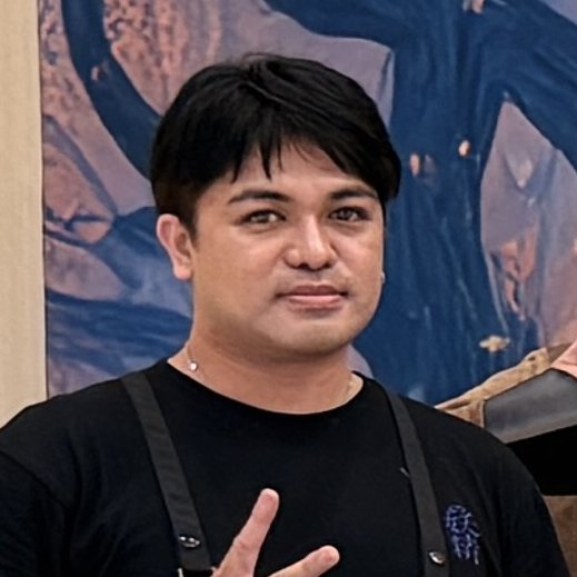 盛保羅魔幻劇團工作團員利奕廷(化妝師)