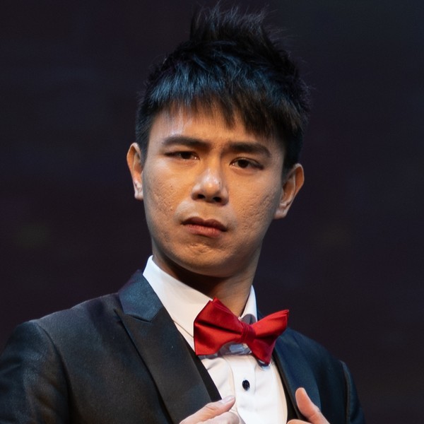 盛保羅魔幻劇團演出團員馬拉將,在 2023 中壢藝術館《魔幻時空》演出