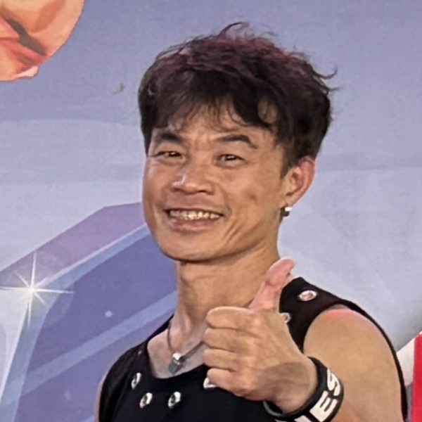 盛保羅魔幻劇團演出團員覃安興,在 2025 桃園藝術巡禮《魔幻時空》演出