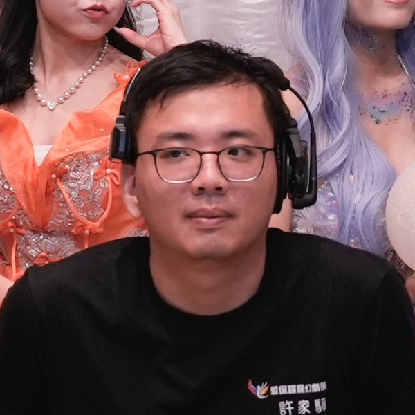 盛保羅魔幻劇團工作團員許家驊(電力工程)