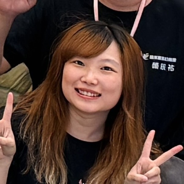 盛保羅魔幻劇團工作團員許瀞方(追光手)