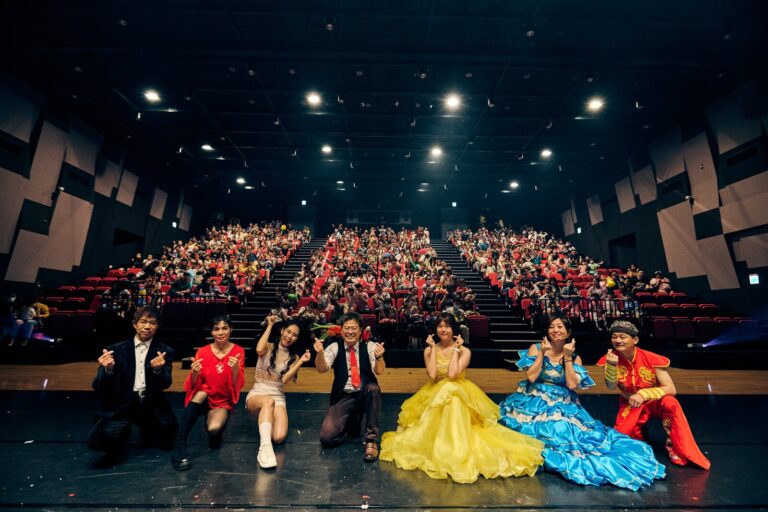 《魔幻嘉年華》2025 新北市樹林藝文中心演藝廳謝幕,全體演員與觀眾席