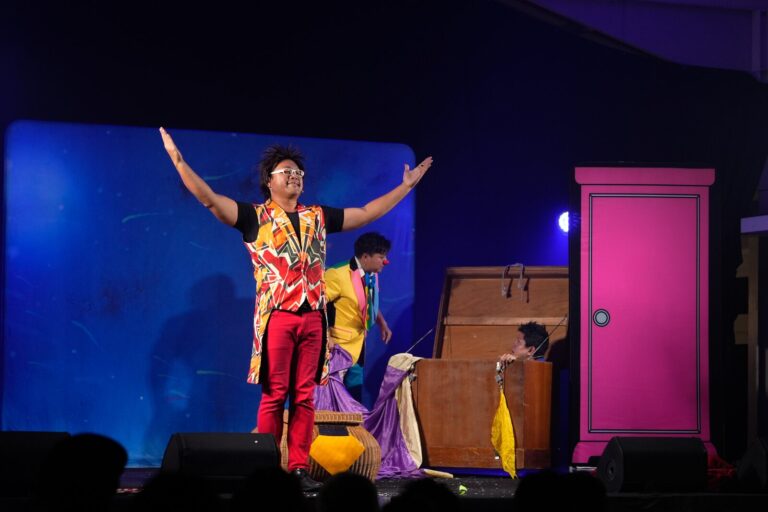 2026 盛保羅魔幻藝術節中原文創園區 14 倉,丑角演員的魔術劇場面