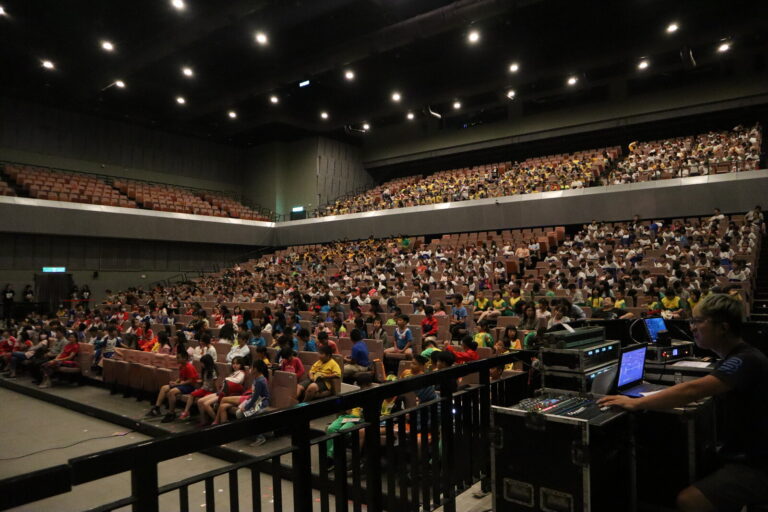 2019 牽手進劇場《魔幻兄弟》,桃園展演中心展演廳一、二樓的學生觀眾