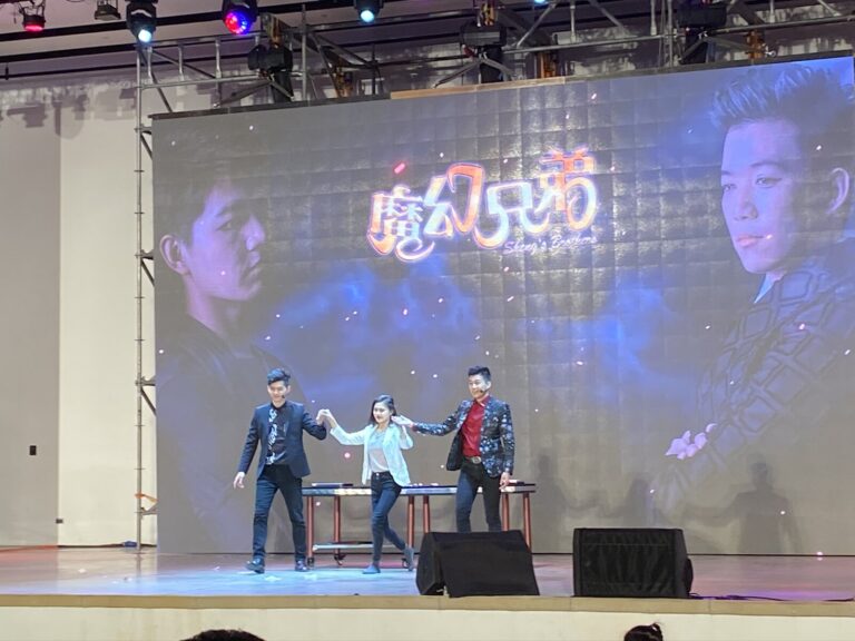 台灣燈會地方采風舞臺《魔幻兄弟》,邀觀眾上台參與魔術