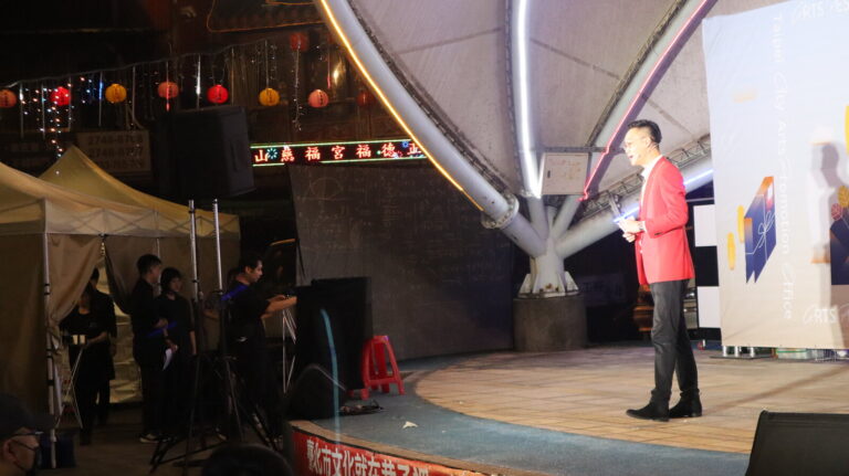 文化就在巷子裡《全明星魔術秀》，南港錫口廊道弧形頂棚的戶外舞台