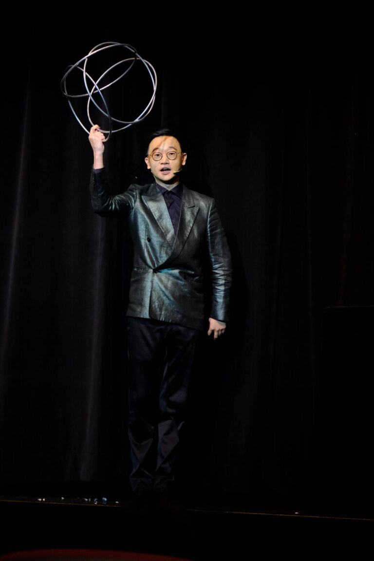 《全明星魔術秀》桃園市政府文化局演藝廳,金屬環魔術