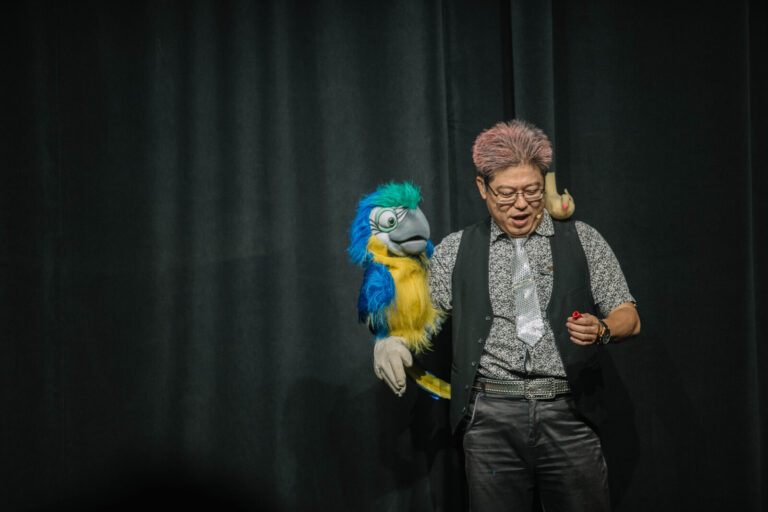 《魔幻嘉年華》桃園市政府文化局演藝廳,喬克叔叔與鸚鵡布偶的腹語秀