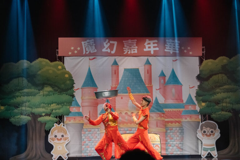 《魔幻嘉年華》桃園市政府文化局演藝廳,雙人轉盤特技