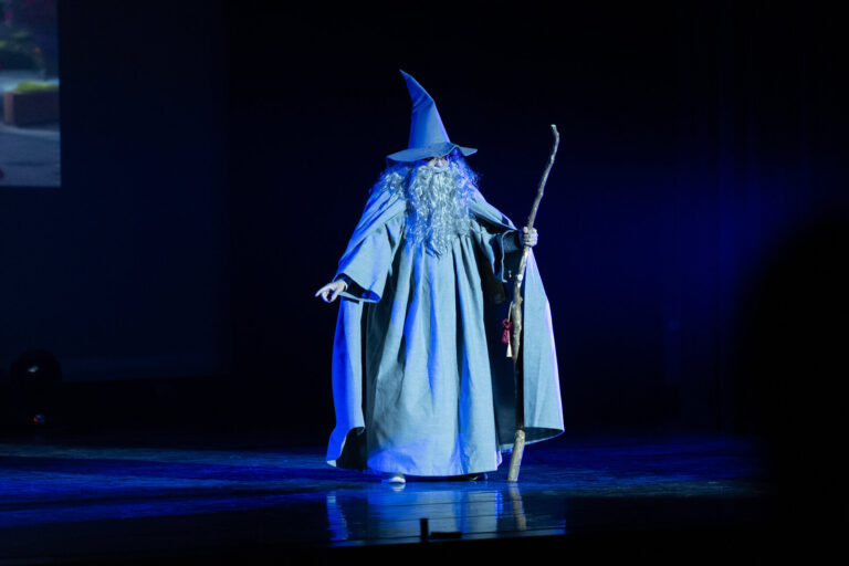 《魔幻時空》中壢藝術館音樂廳,白鬍子魔法師角色登場