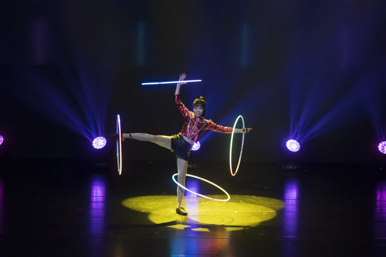 北藝中心《魔法師的考驗》LED 呼拉圈表演