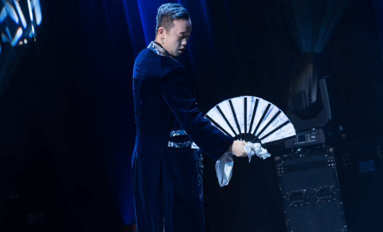 《全明星魔術秀》新營文化中心演藝廳,扇子魔術