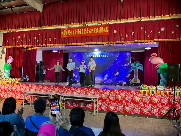 《怪盜神偷》觀音廣福市民活動中心,巡演最後一場謝幕,從觀眾席後方拍向舞台