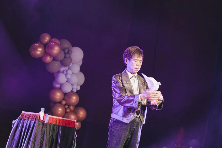 《魔幻嘉年華》臺南新化演藝廳,盛保羅變出白鴿