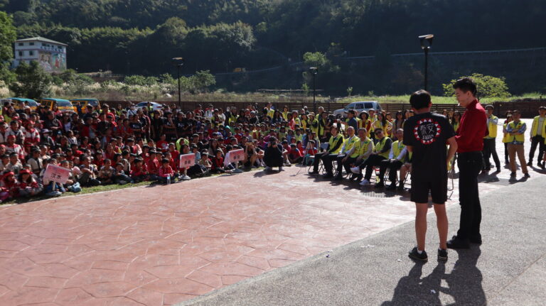 苗栗泰雅族部落「寒冬送暖」戶外魔術表演遠景