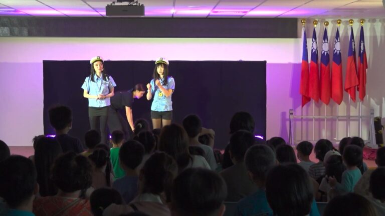 小朋友上台協助演出,花蓮光復鄉《怪盜神偷》