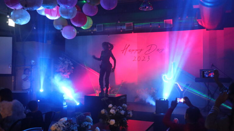 桃園大溪露營區尾牙「Happy Day 2023」:棚架下的激光雷射秀
