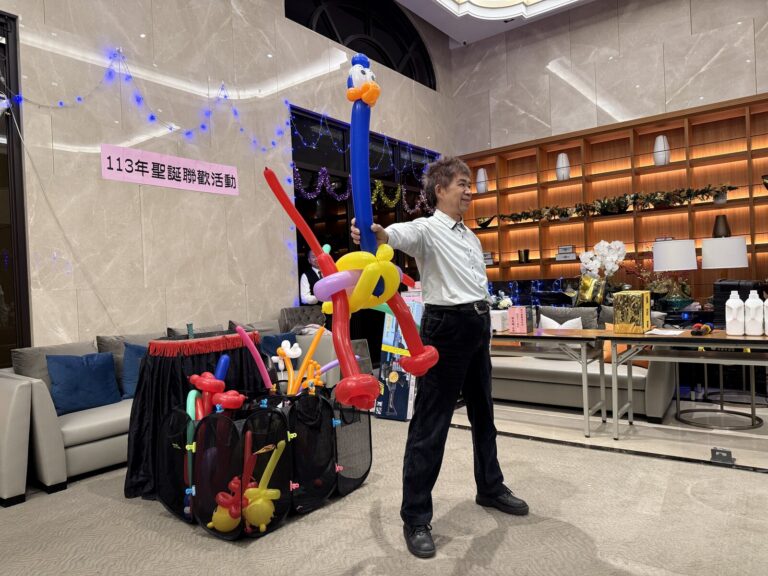 鉅慶銘鑄社區 113 年聖誕聯歡活動布條與氣球道具車