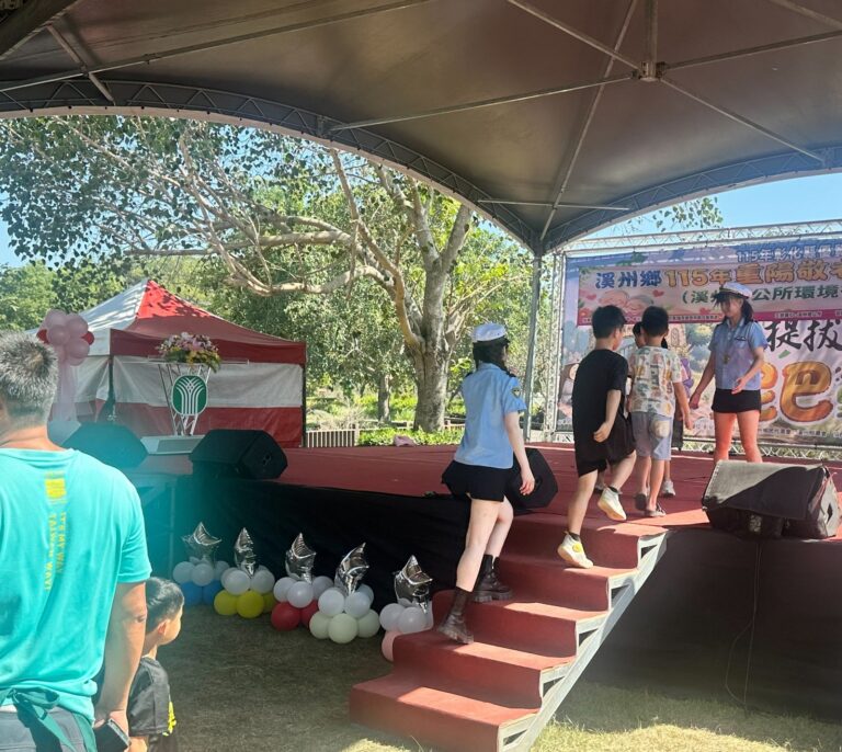 小朋友走上彰化溪州公園的舞台，參與《怪盜神偷》演出